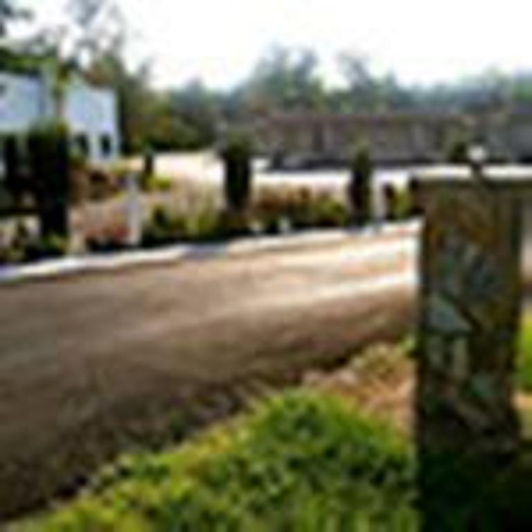 The Whispering Pines Motel- Whitestone White Stone Экстерьер фото