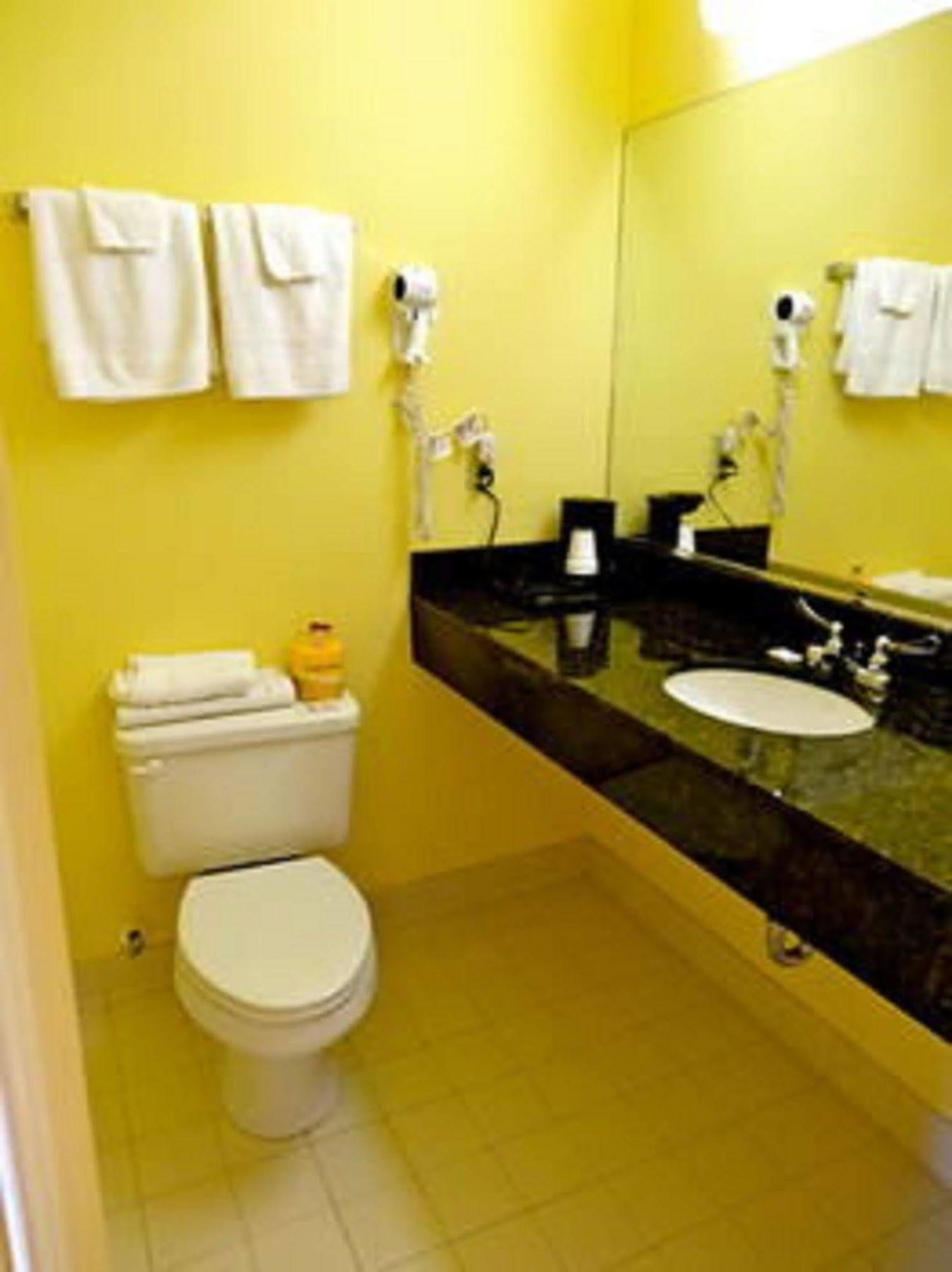 The Whispering Pines Motel- Whitestone White Stone Экстерьер фото