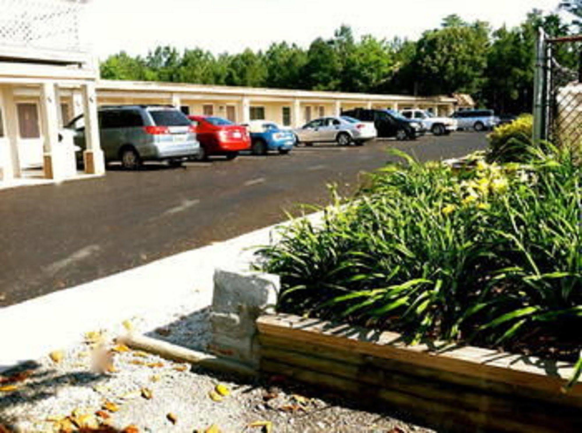 The Whispering Pines Motel- Whitestone White Stone Экстерьер фото